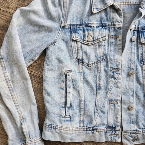 Free People Rumors Light Wash Denim Jacket Size Medium - Picture 3 of 10